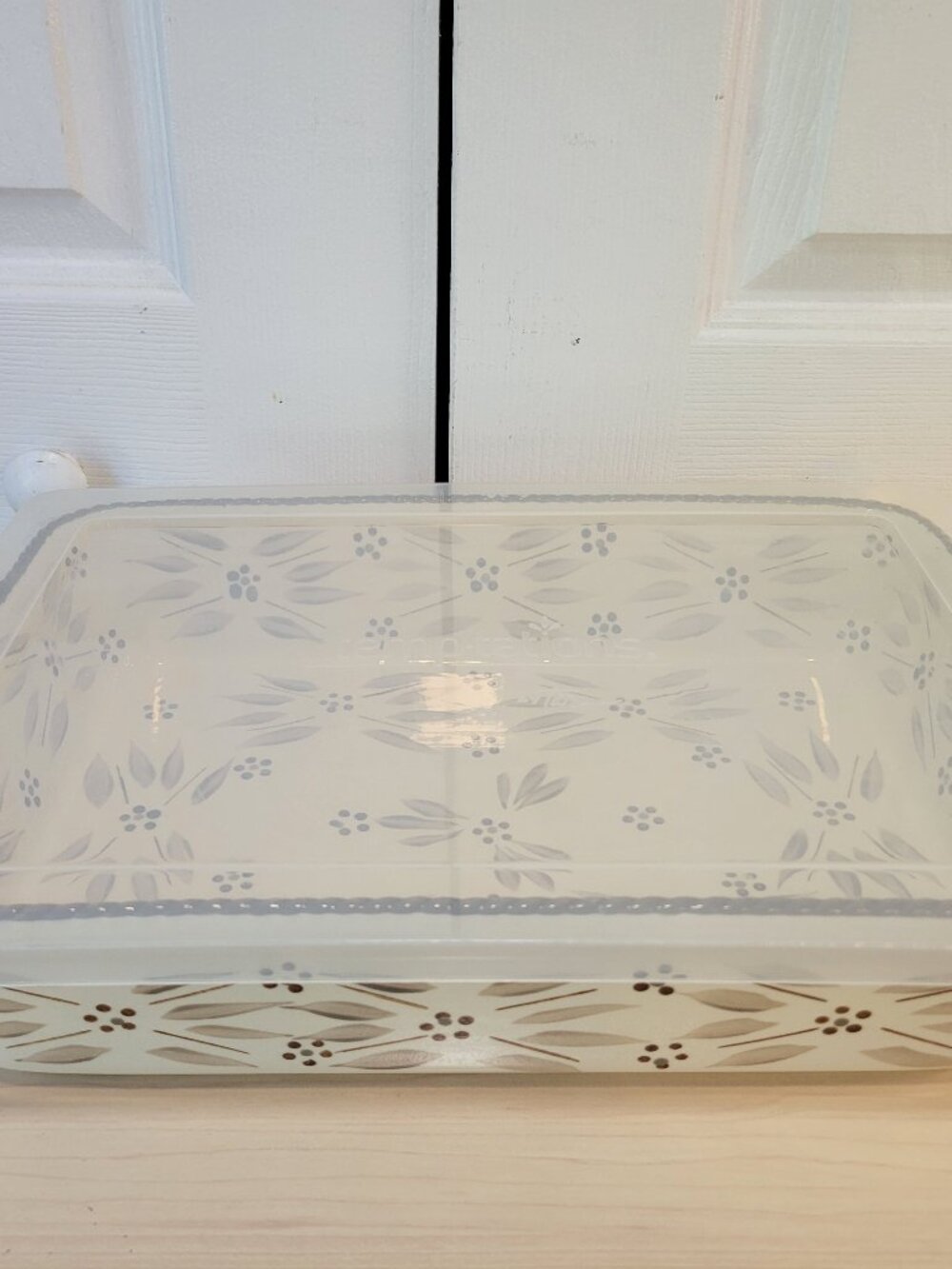 TEMP-TATIONS Old World Taupe 13x9" Rectangular Baker Casserole Dish w/ Lid EUC